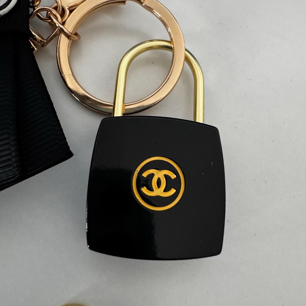 Chanel Vintage Padlock and Key Accessory - Authentic - Picture 2 of 3